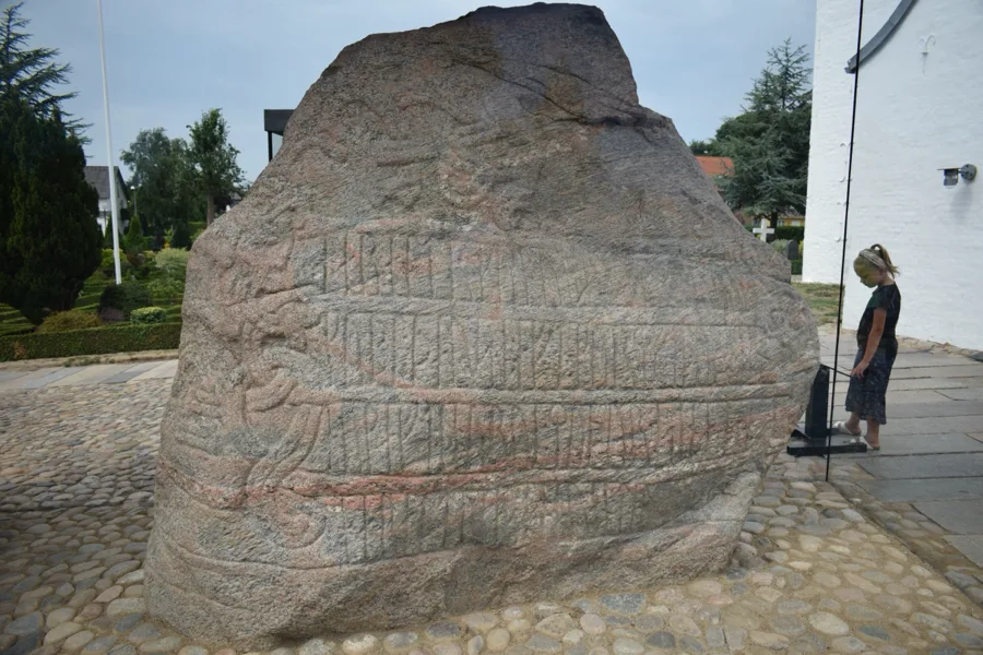 Jelling: Harald's large runestone (whole stone)