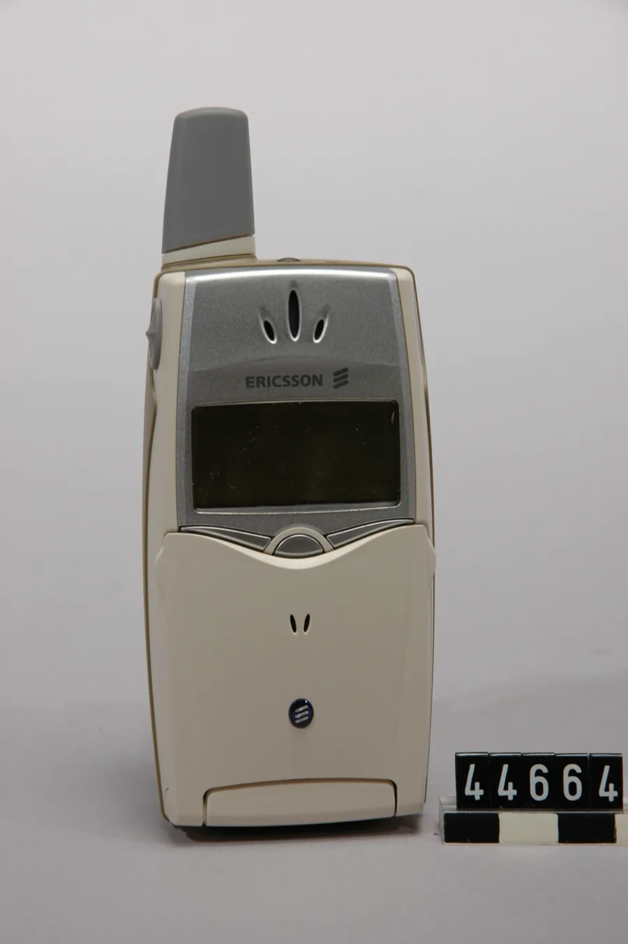 Ericsson T39m (2001), unused in its original box, Tekniska museet